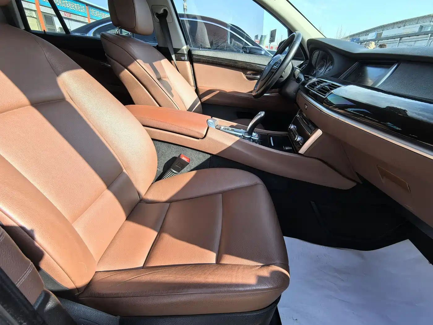 BMW 5 Series GT 2011 535i Elegance фото 8