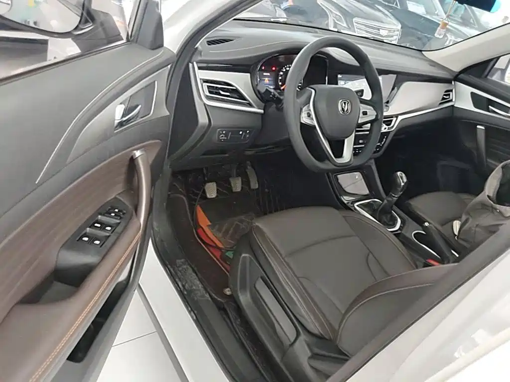 Фото 16 - Changan CS35 PLUS