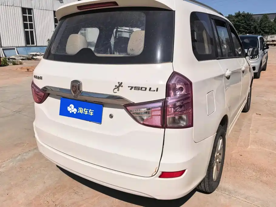 Jinbei Huachen Jinbei 750 2016 2016 1.5L Luxury
