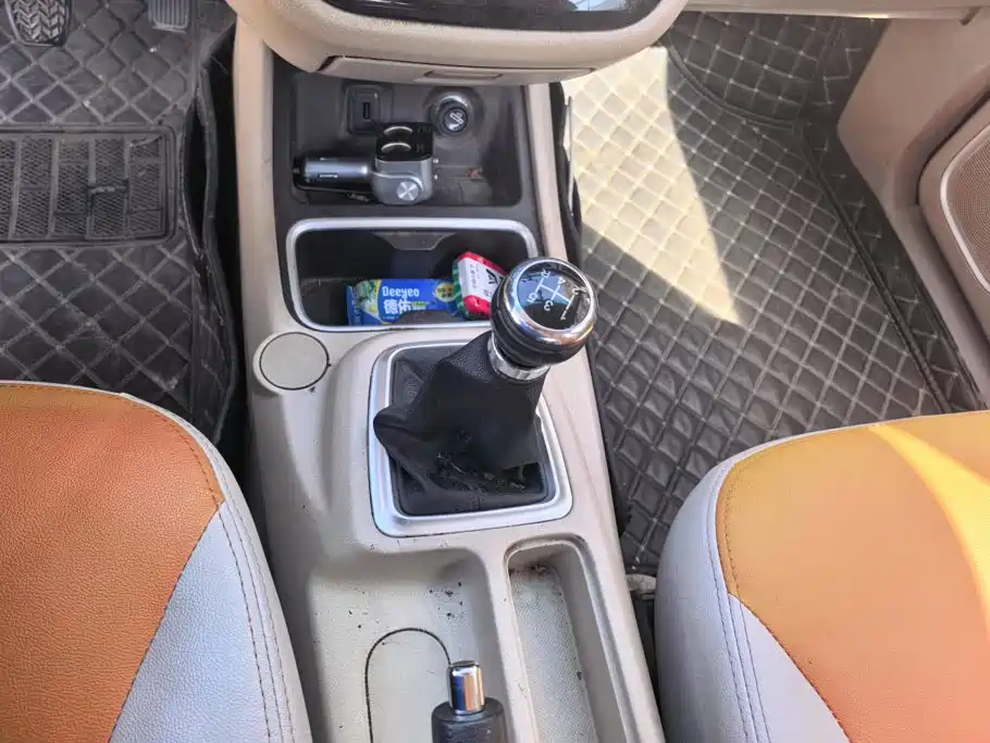 Jinbei Huachen Jinbei 750 2016 2016 1.5L Luxury