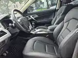 Фото 8 - Geely Atlas