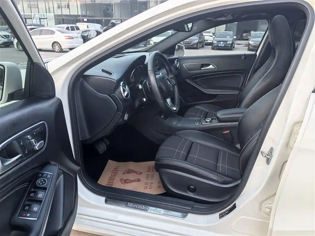 Mercedes-Benz A-Class (Import) 2015 A 200 Sport фото 4