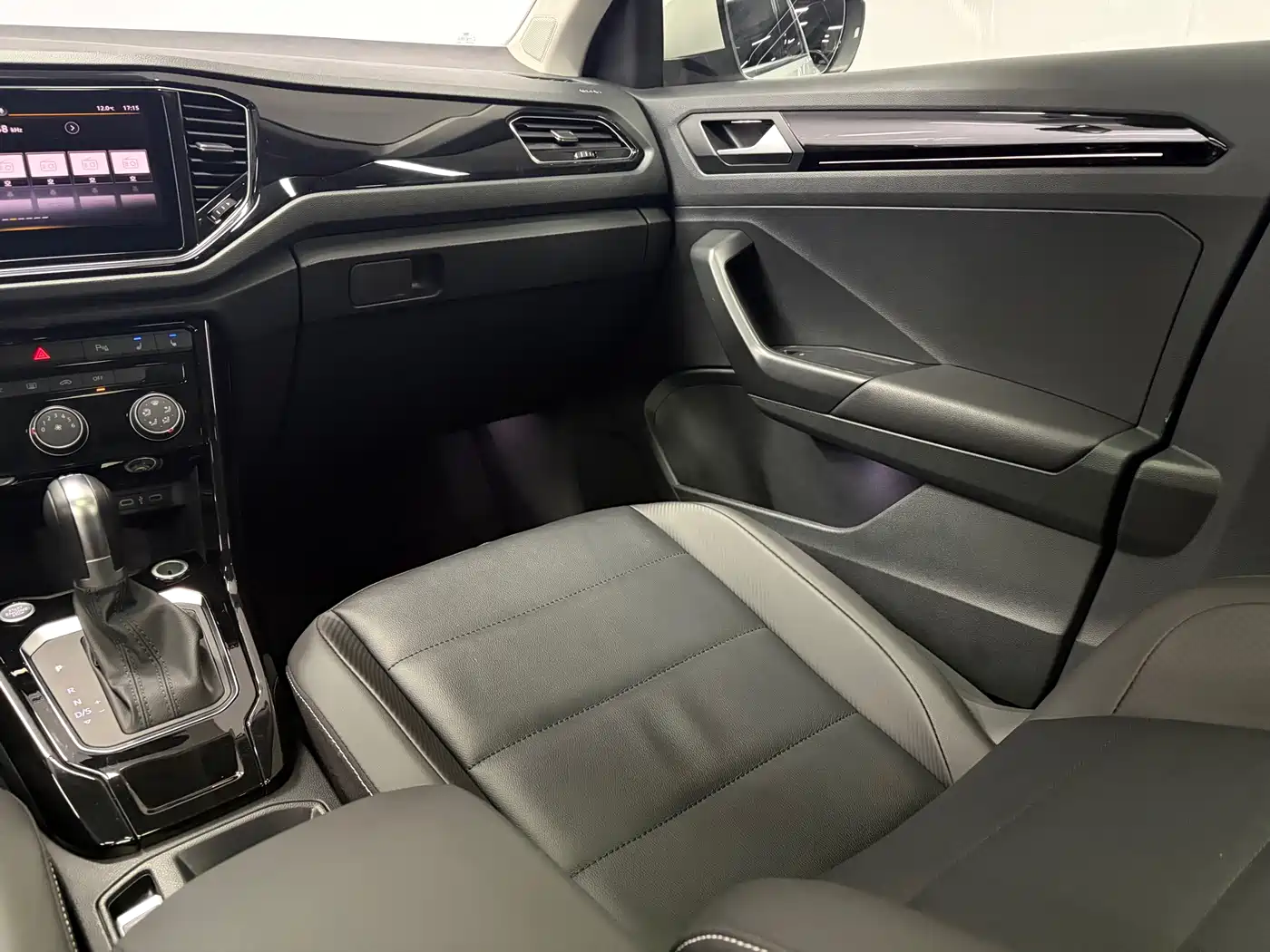 VOLKSWAGEN T ROC EXPLORING SONGS