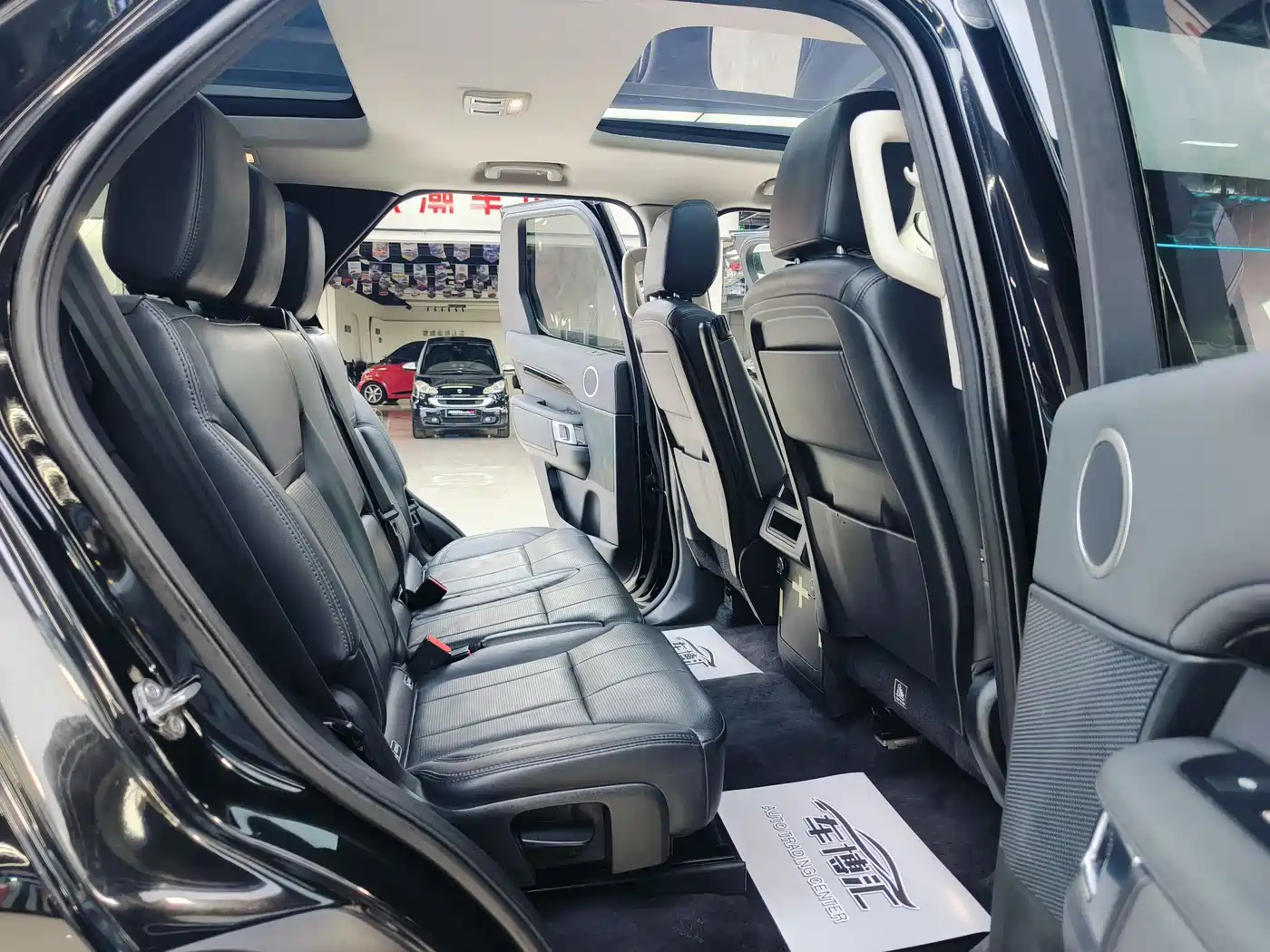 Land Rover Discovery 2019 3.0 SC V6 SE фото 10