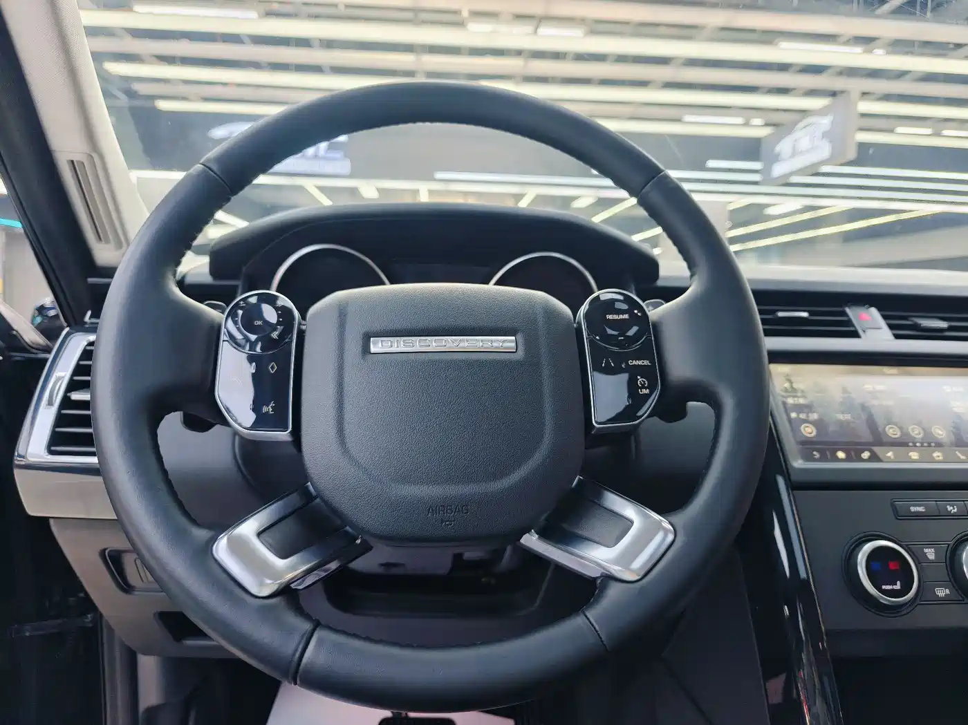 Land Rover Discovery 2019 3.0 SC V6 SE фото 13