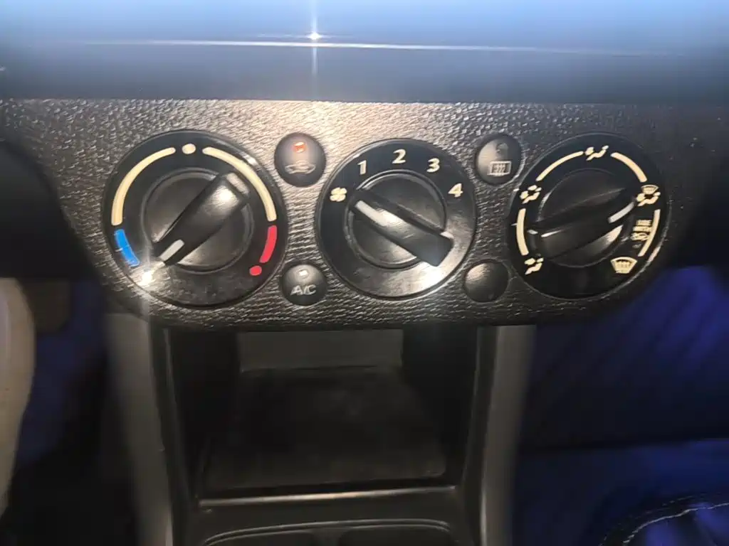 Photo 13 - Suzuki Swift