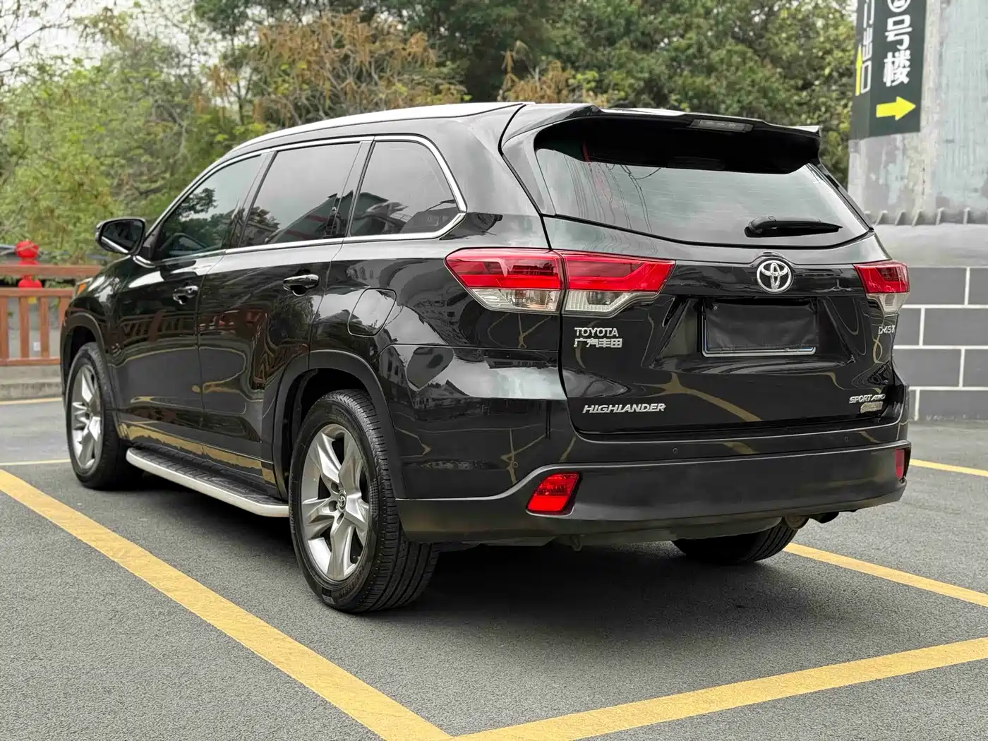 TOYOTA HIGHLANDER