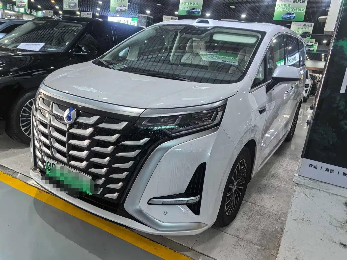 Denza D9 2025 2025 Model DM-i Smart Drive Edition 1020 AWD Flagship