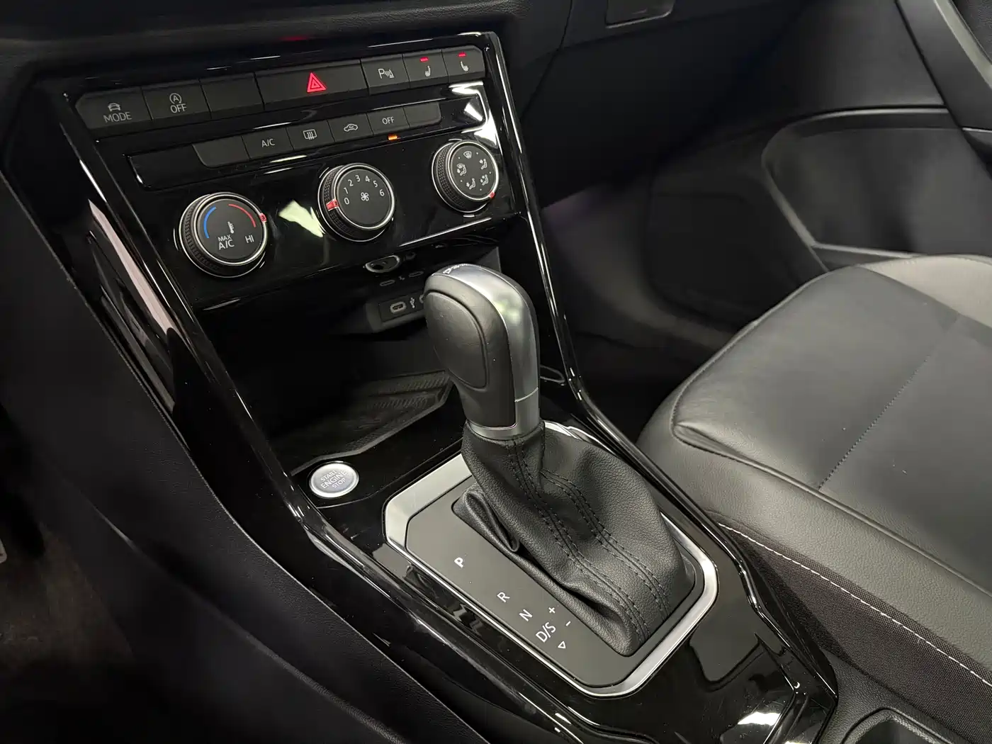 VOLKSWAGEN T ROC EXPLORING SONGS