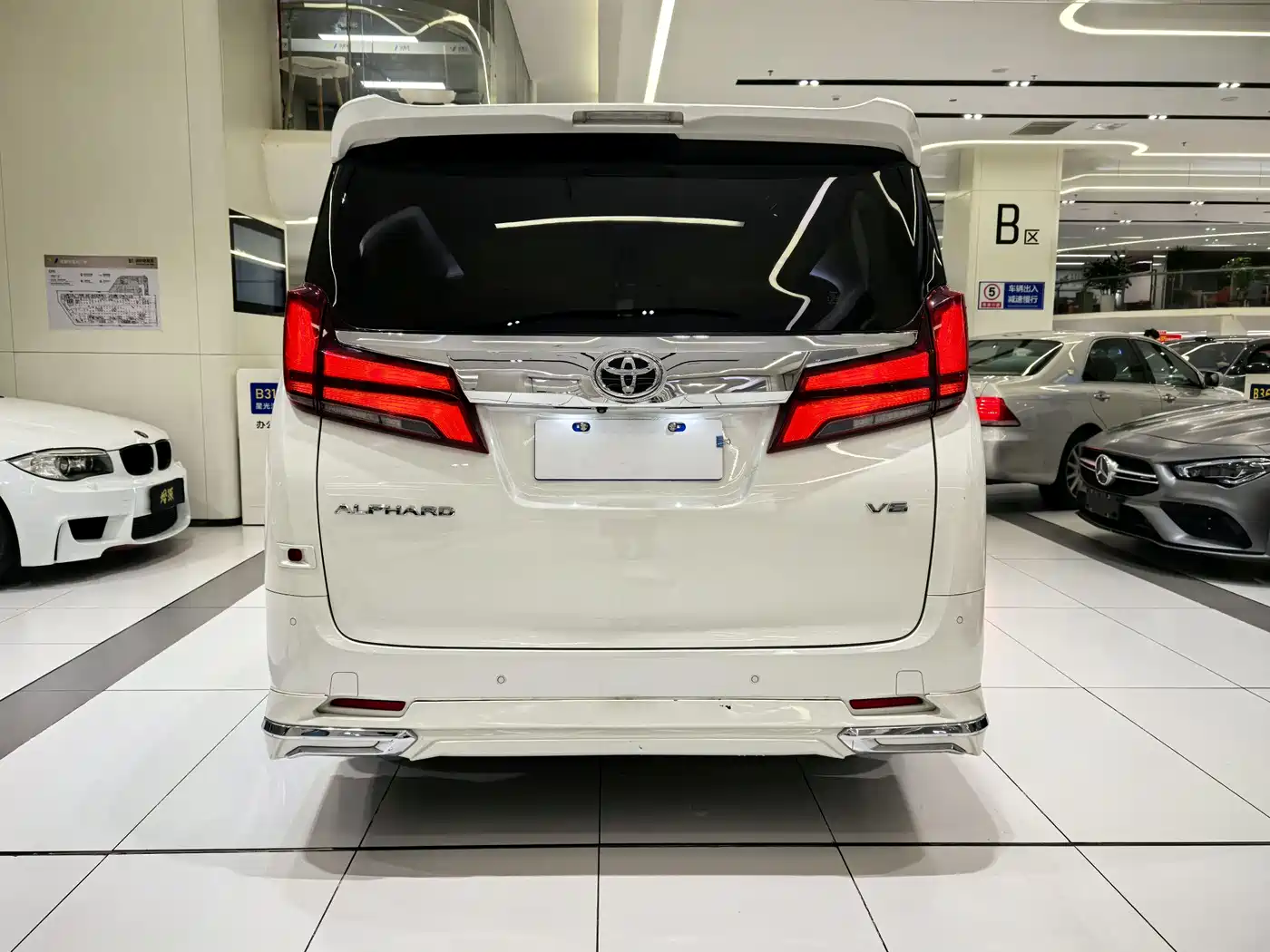 Toyota Alphard 2019 Hybrid 2.5L Premium Edition фото 10