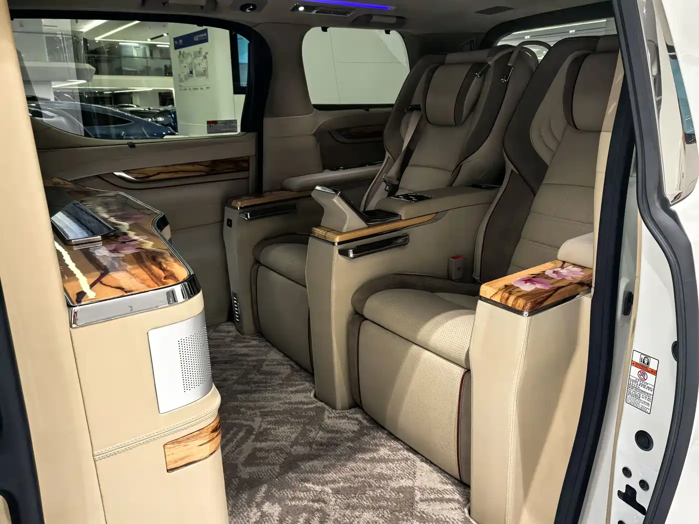 Toyota Alphard 2019 Hybrid 2.5L Premium Edition фото 8