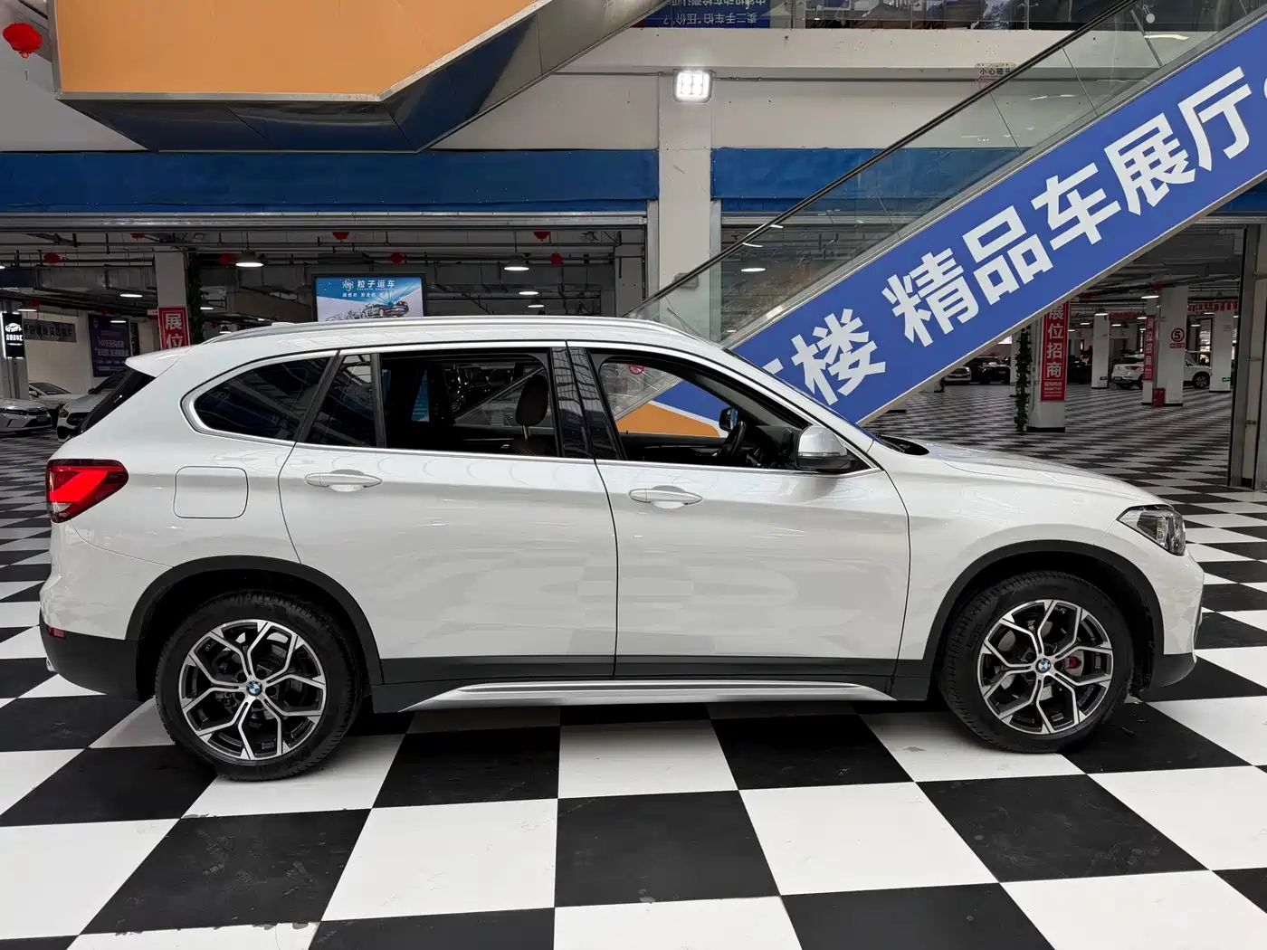 BMW X1 2022 sDrive20Li Fashion фото 4