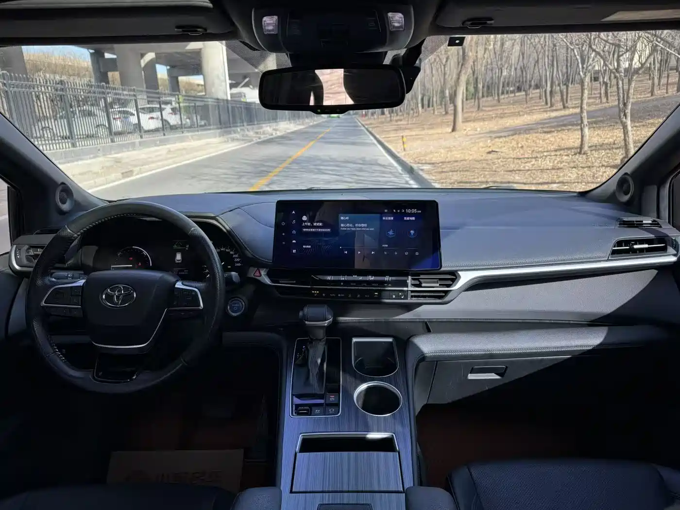 Toyota Sienna 2023 2.5L Hybrid Premium Edition фото 7