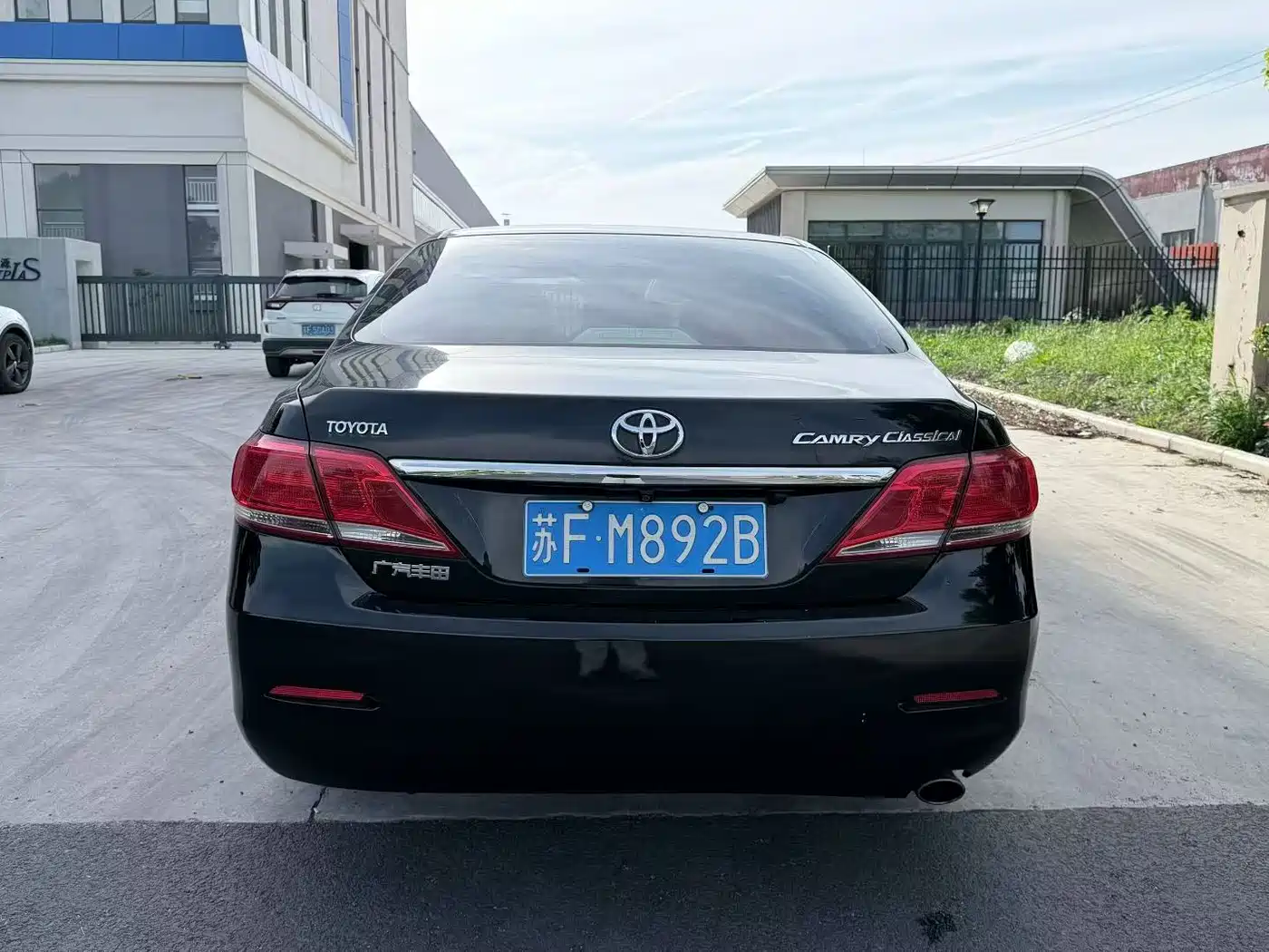 Фото 8 - Toyota Camry