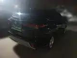 Photo 4 - Toyota Highlander