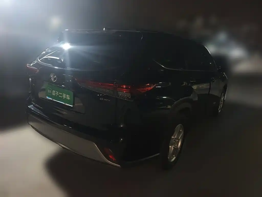 Photo 4 - Toyota Highlander