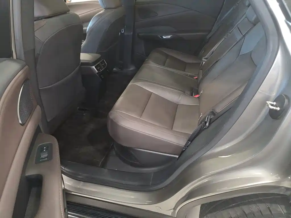 Фото 22 - Lexus RX