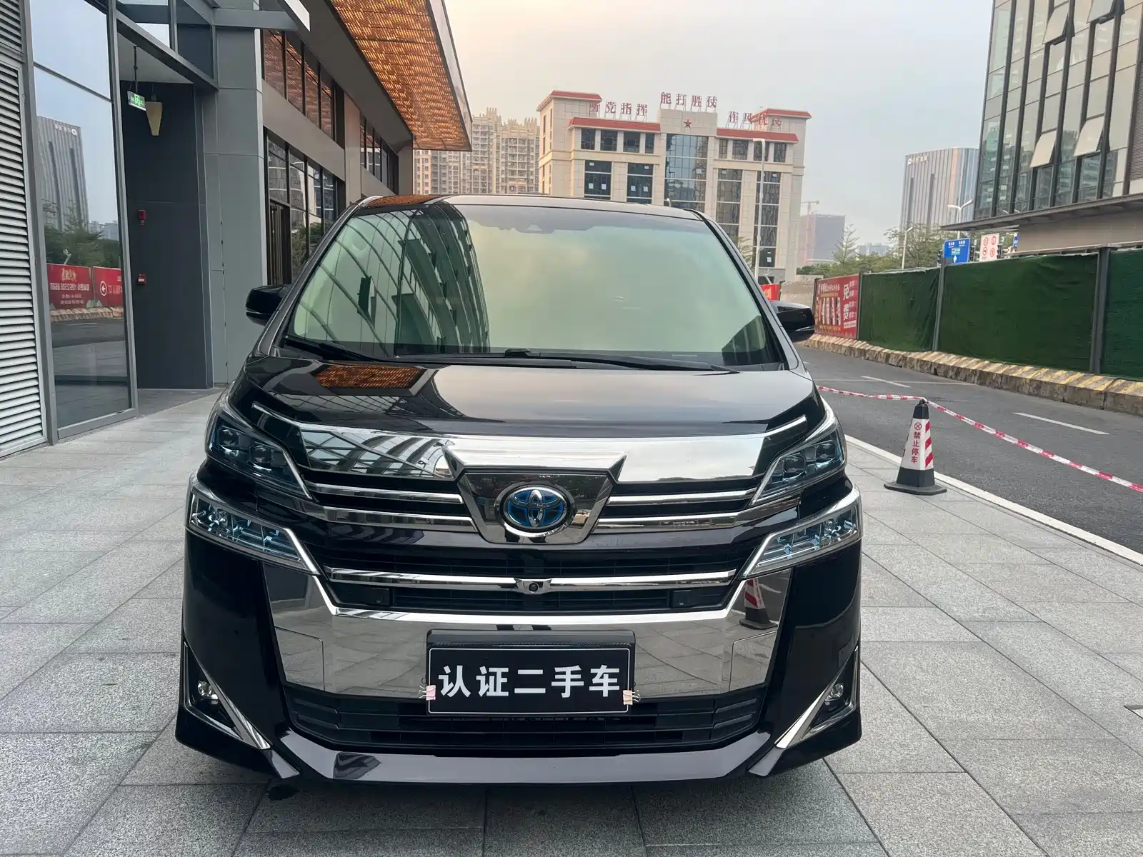 Фото 2 - Toyota Vellfire