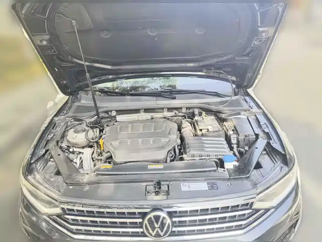 Volkswagen Magotan 2023 Model 2 Million Commemorative Edition 330TSI DSG Luxury — фото 3