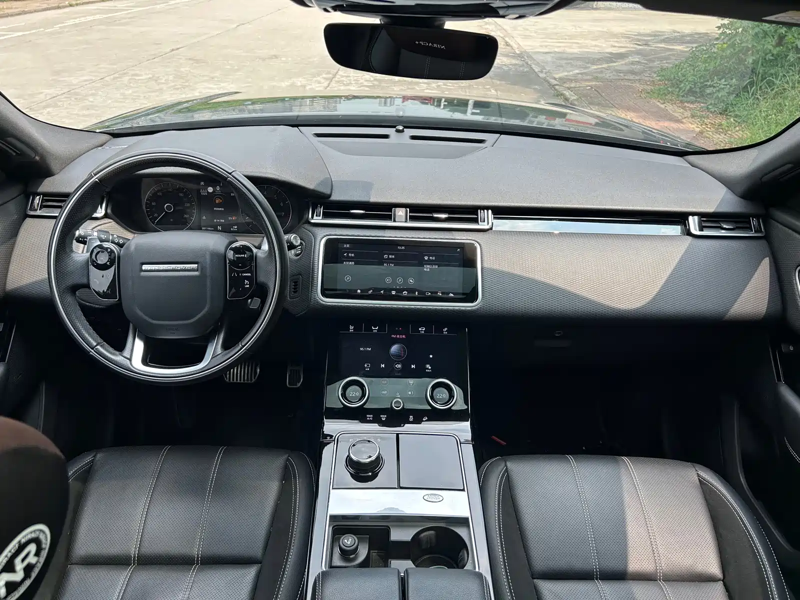 Фото 8 - Land Rover Range Rover Velar