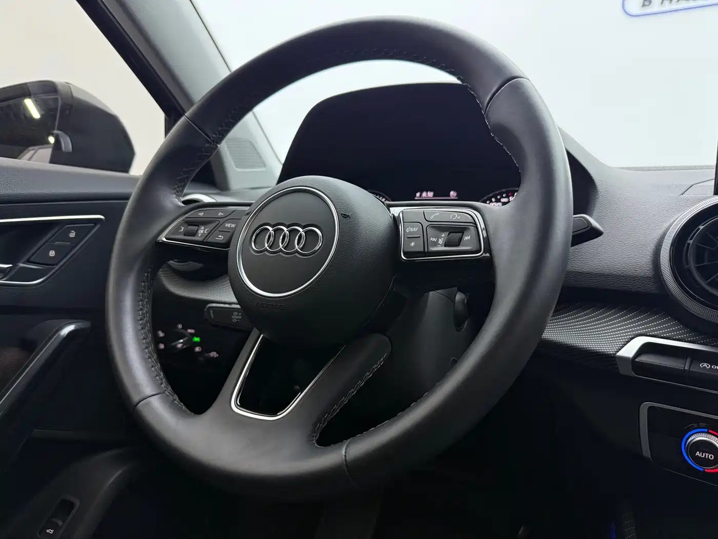 Audi Q2L 2023 2022 35 TFSI Fashion Elegance