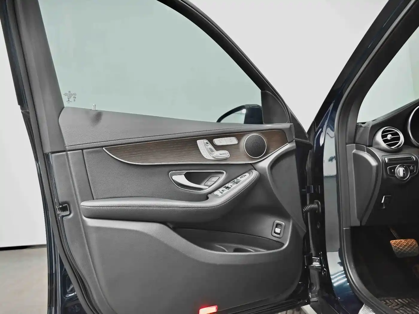 Mercedes-Benz GLC 2021 GLC 260 L 4MATIC Luxury фото 25