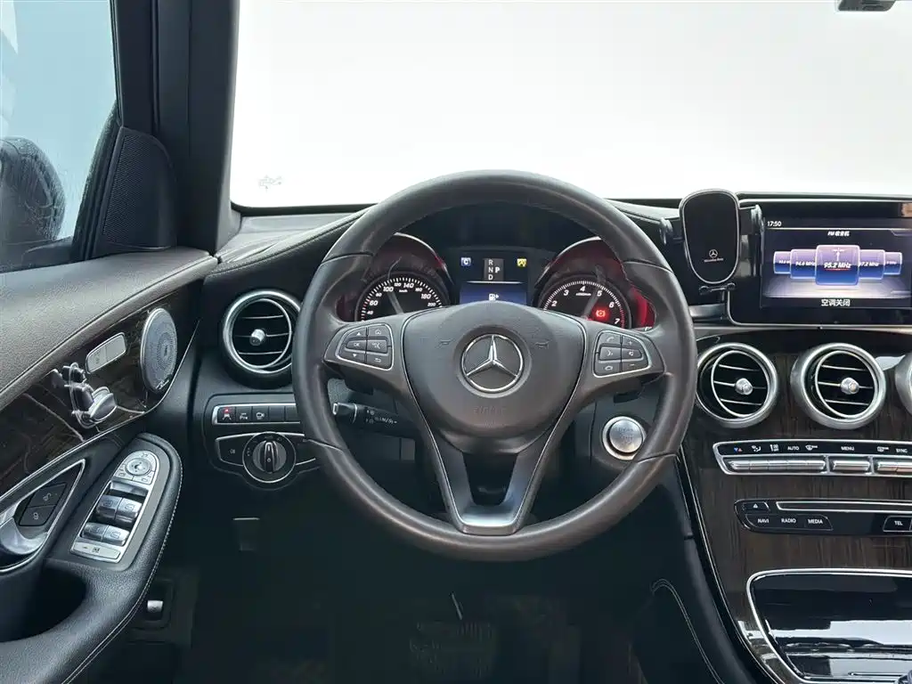 Mercedes-Benz GLC 2017 GLC 260 4MATIC Luxury фото 17