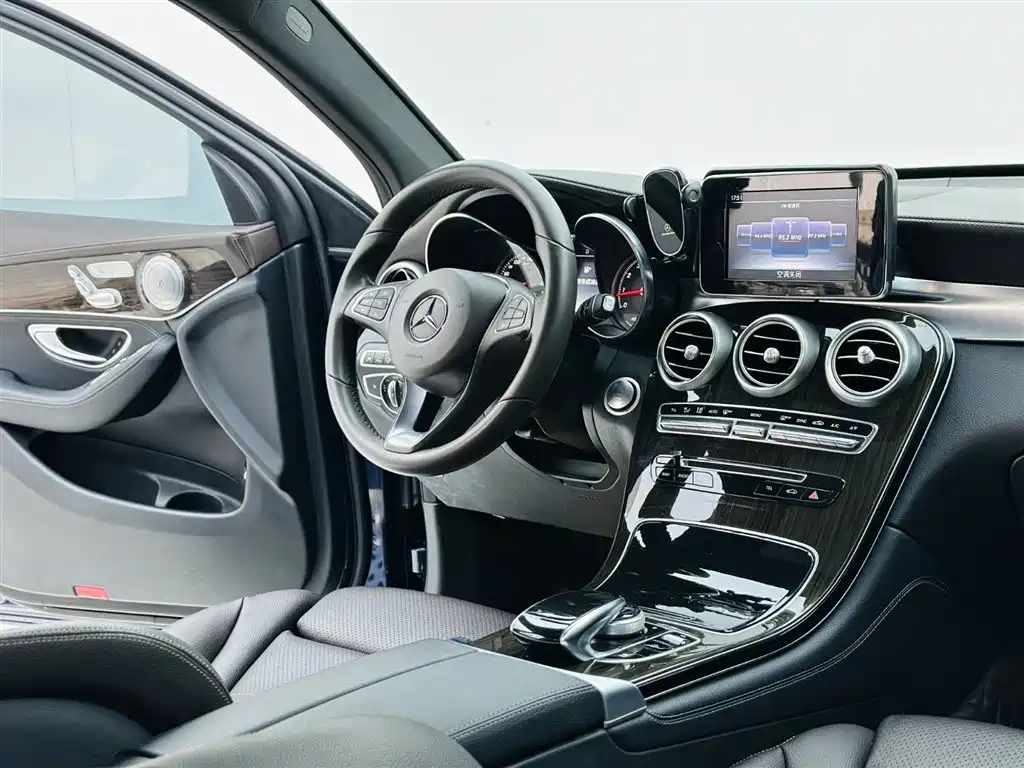 Mercedes-Benz GLC 2017 GLC 260 4MATIC Luxury фото 16