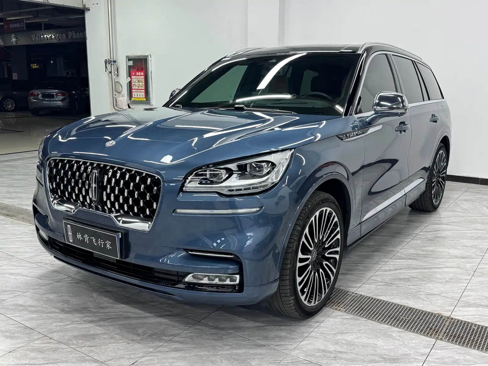 Photo 1 - Lincoln Aviator