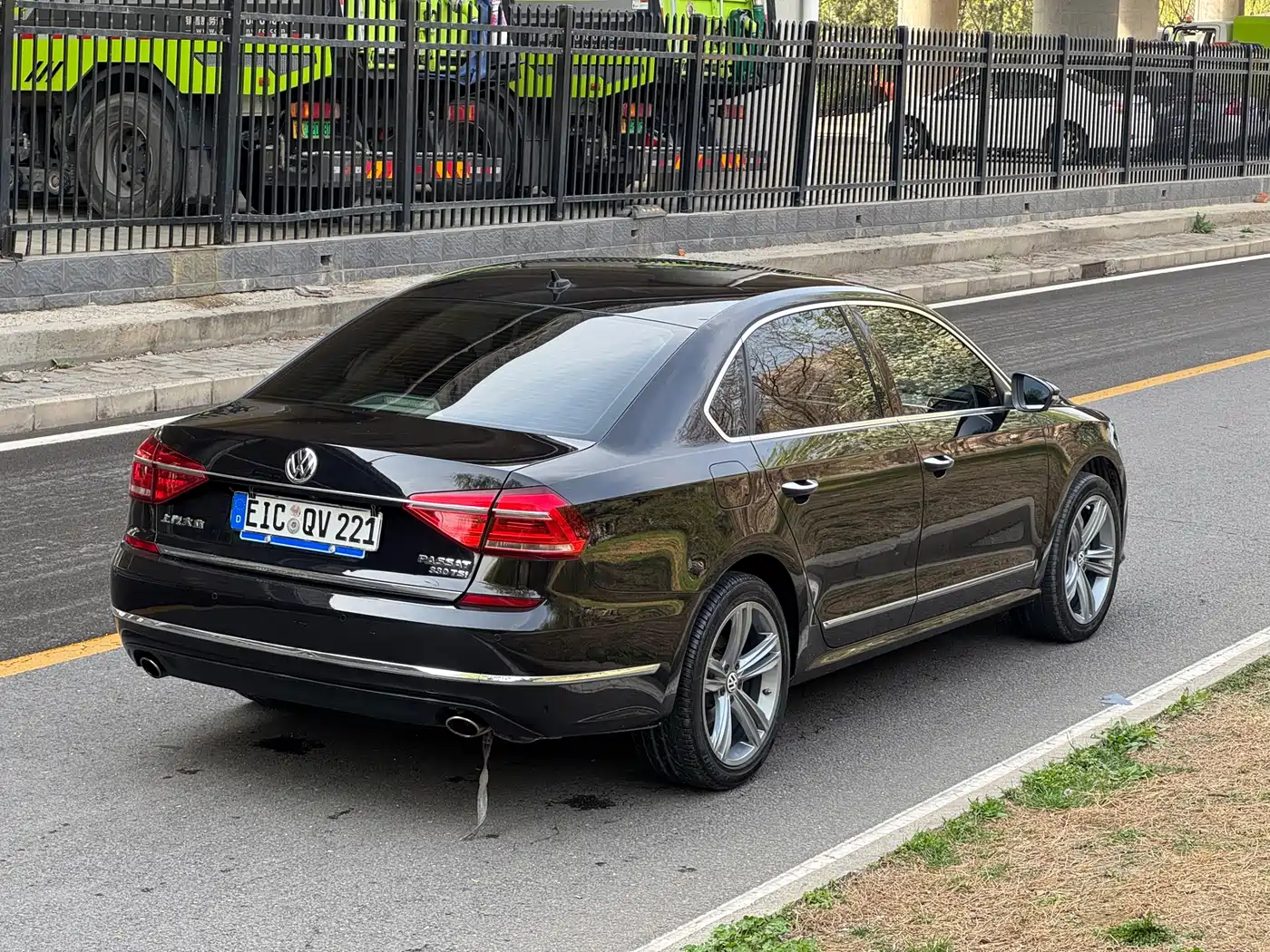 Volkswagen Passat 2017 330TSI DSG Luxury фото 7