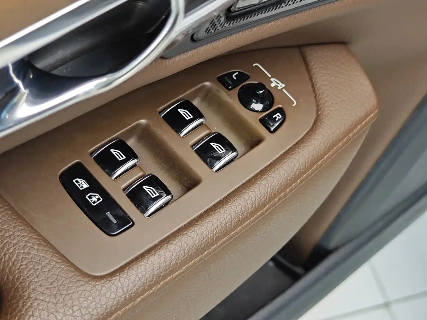 Фото 10 - Volvo S90