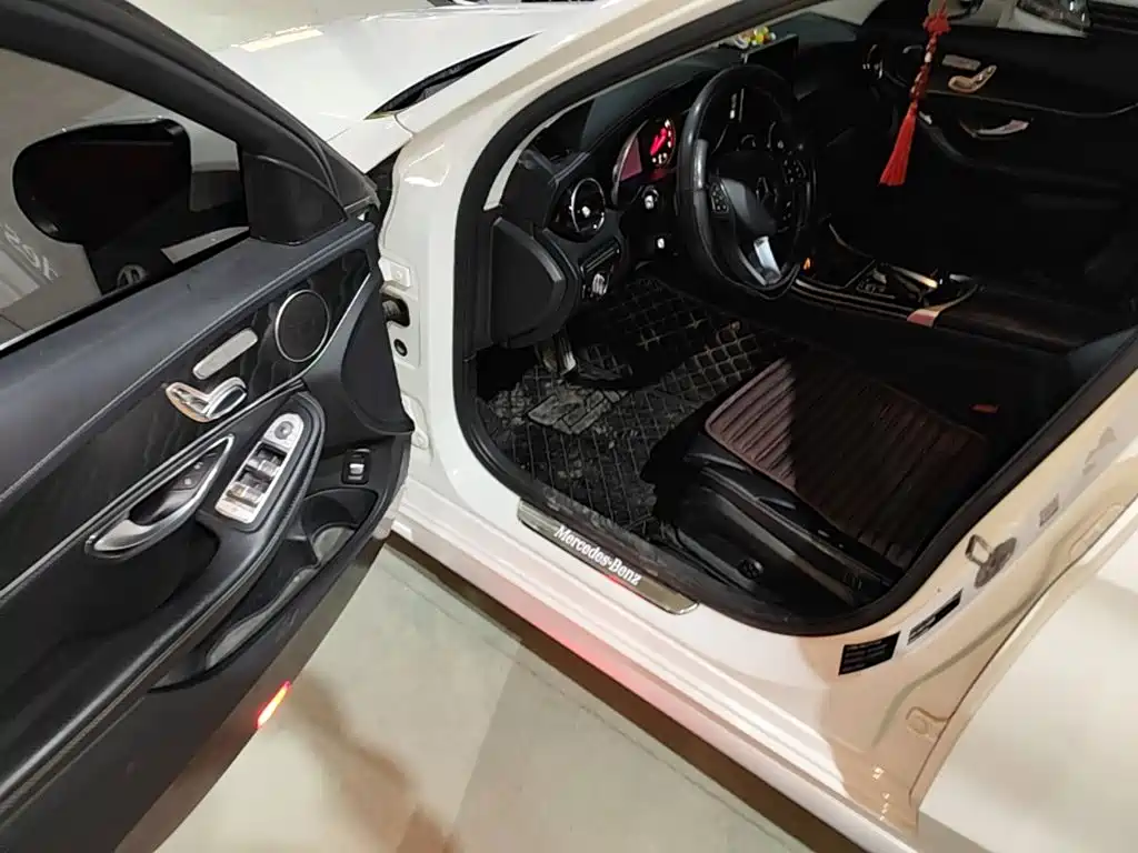 Photo 19 - Mercedes-Benz C-Class