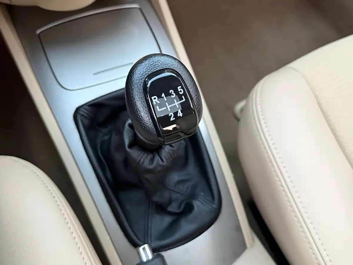 Buick Excelle 2012 2011 1.6LE-MT