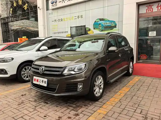 VOLKSWAGEN TIGUAN