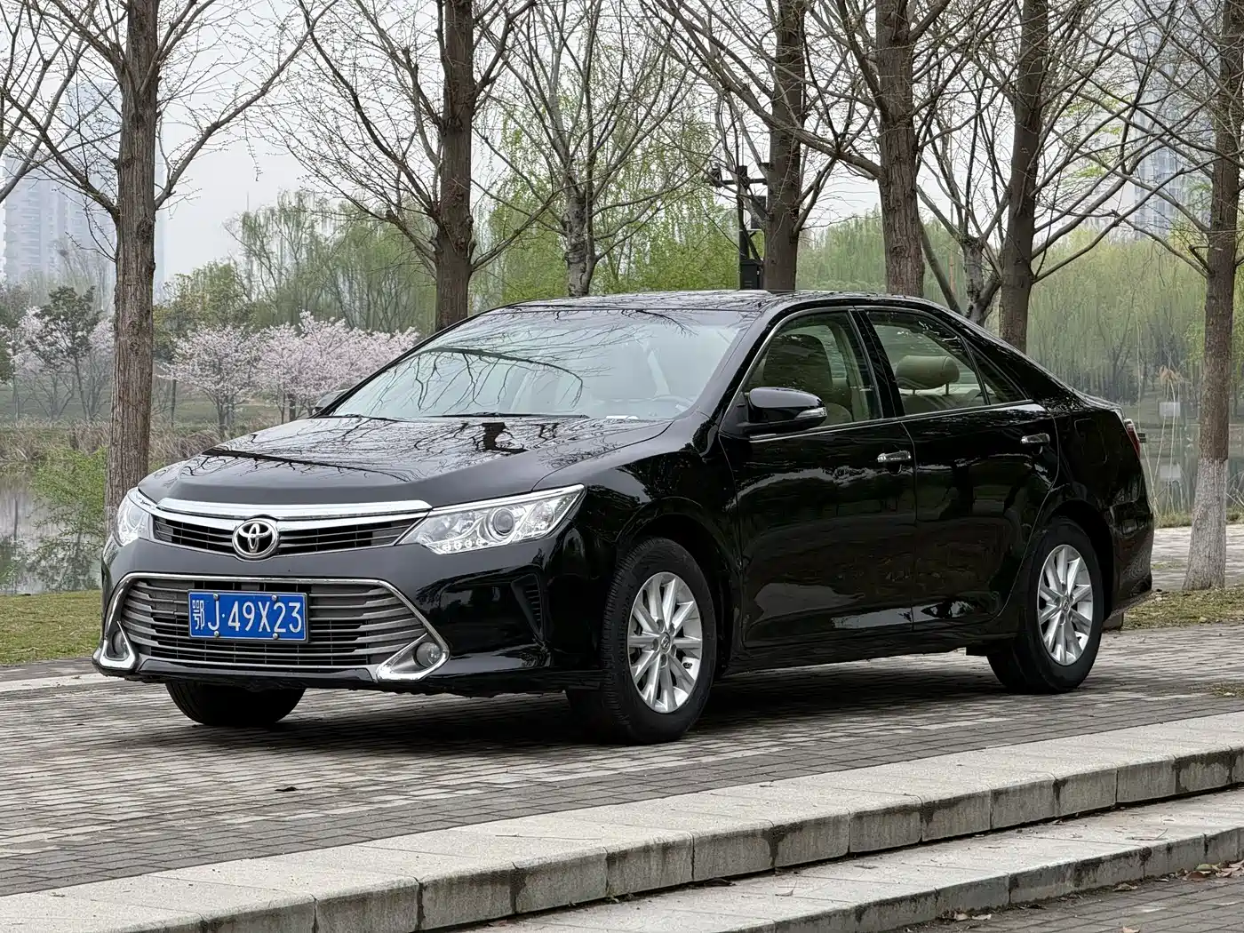 Toyota Camry 2015 2.0G Leading Edition