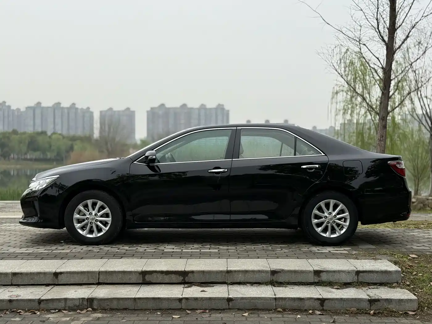 Toyota Camry 2015 2.0G Leading Edition фото 10