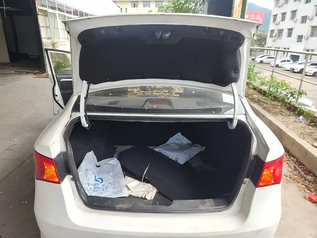 Фото 19 - Roewe 350