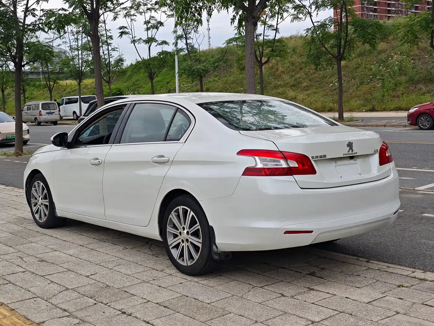 Peugeot 408 2014 1.8L Automatic Luxury Edition фото 8