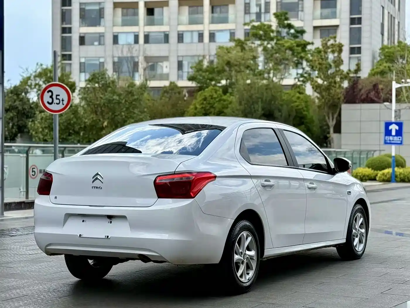 Photo 9 - Citroën Elysee