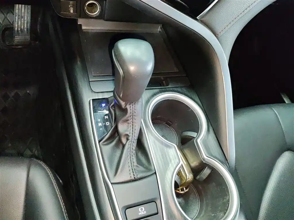 Toyota Camry 2023 2.0G Luxury Edition фото 10