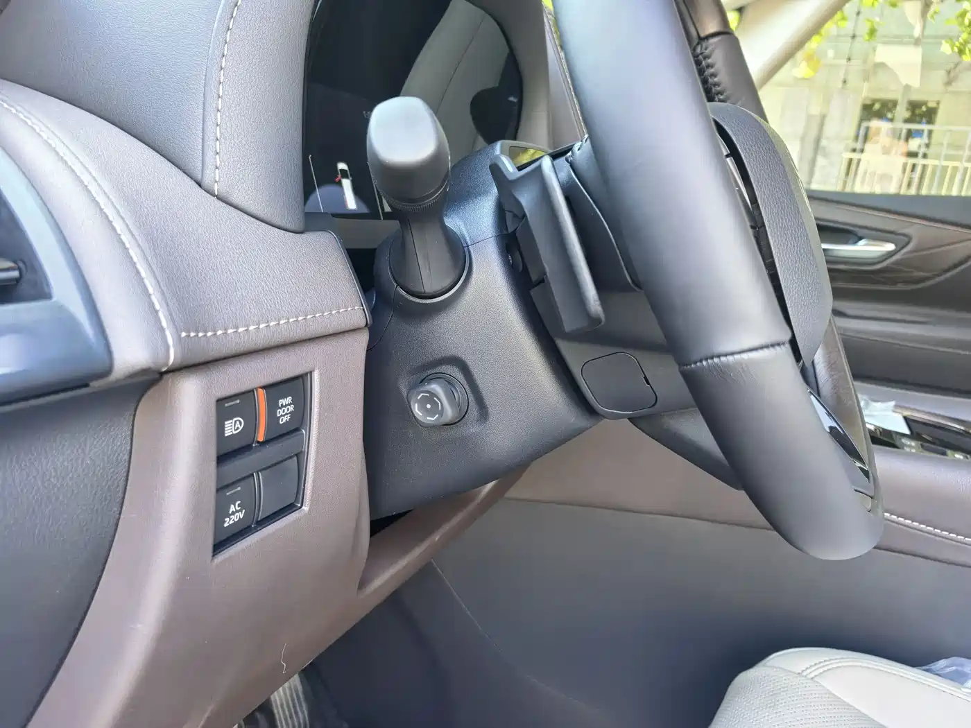 Toyota Alphard 2025 Hybrid 2.5L Ultimate Gold Edition фото 19