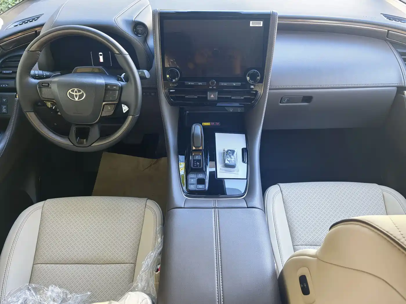 Toyota Alphard 2025 Hybrid 2.5L Ultimate Gold Edition фото 10