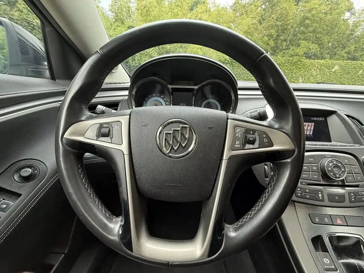 Фото 13 - Buick LaCrosse