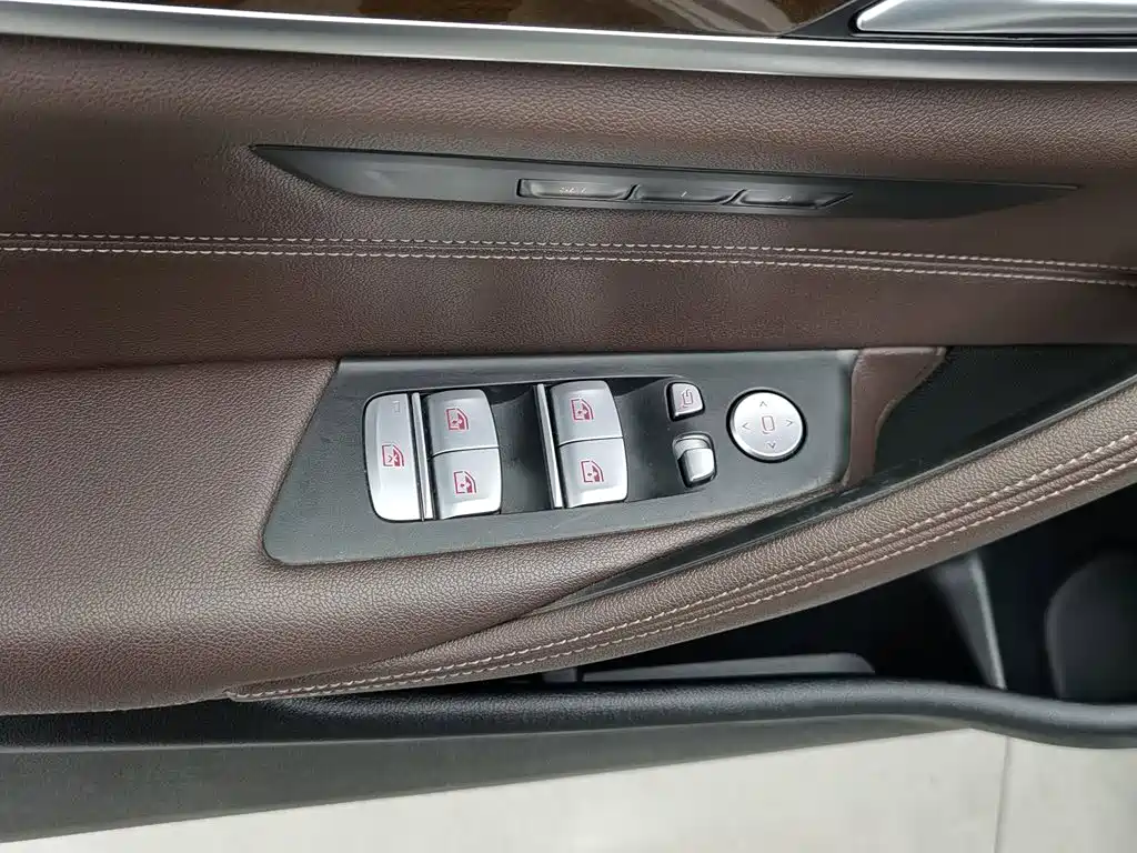 Фото 9 - BMW 5 Series