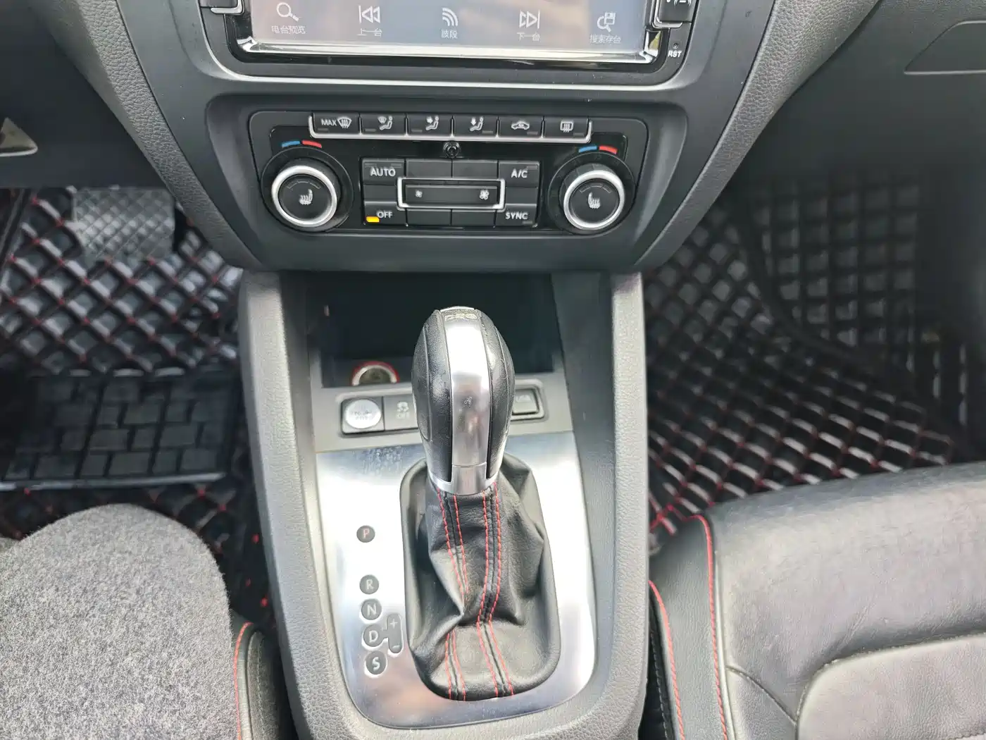 Volkswagen Sagitar 2013 2.0TSI GLI фото 8