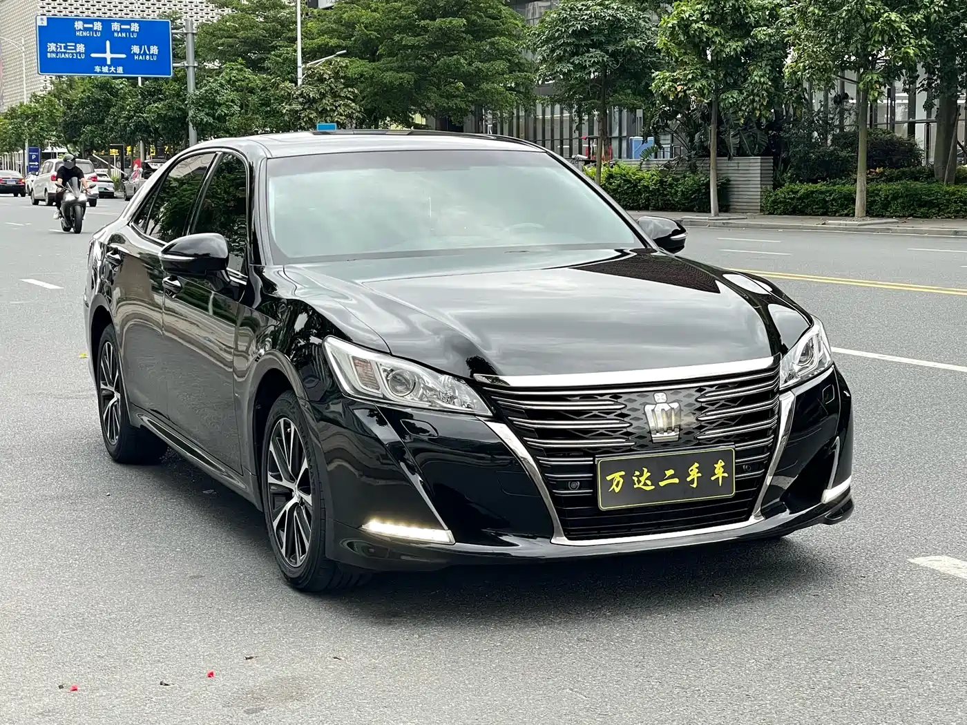 Toyota Crown 2018 2.0T Fashion Edition фото 3