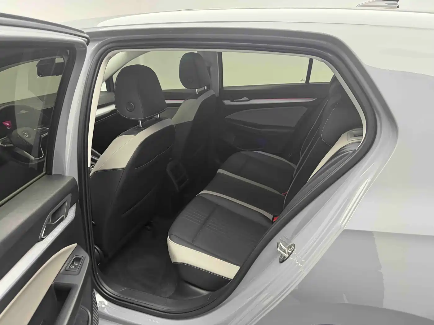 Volkswagen Golf 2023 Facelift 280TSI DSG Pro фото 24