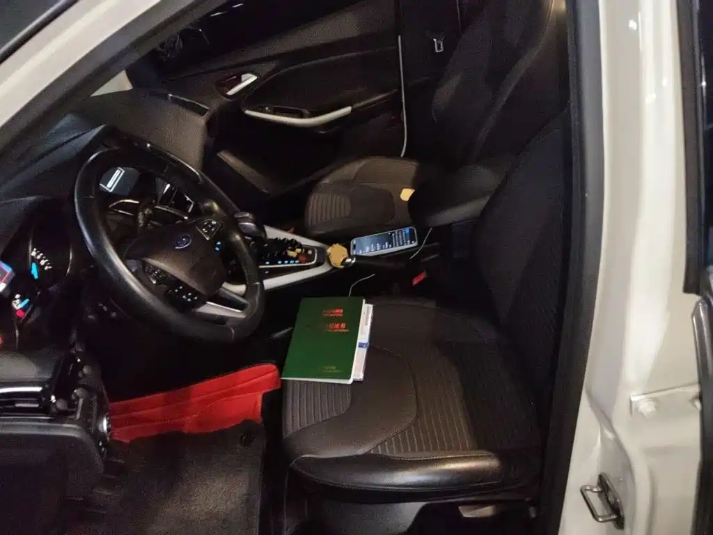 Фото 8 - Ford Focus