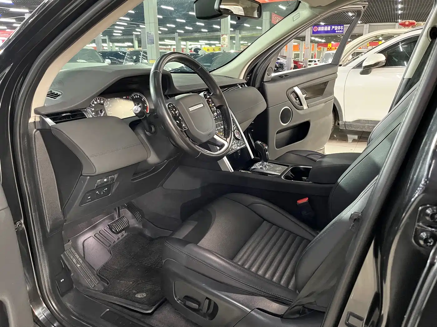Land Rover Discovery Sport 2020 200PS Family Edition фото 7