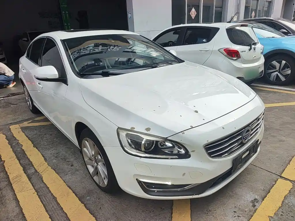 Фото 4 - Volvo S60